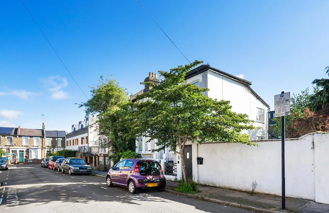 Modern 2 Bedroom Near Arsenal Stadium-1