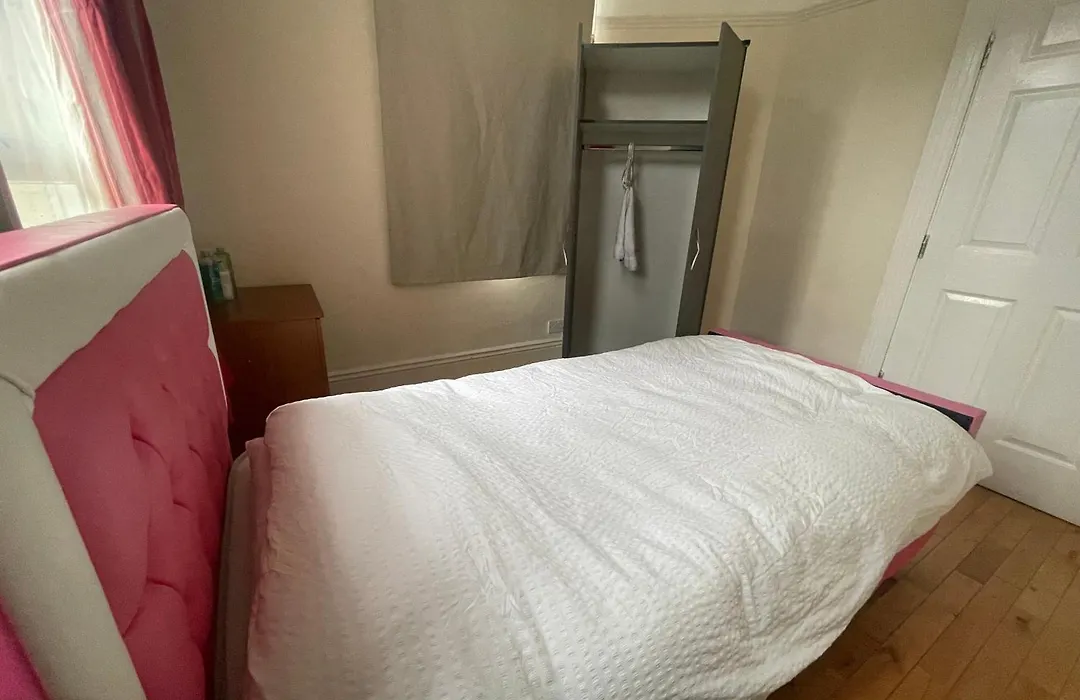 Room With Shared Bathroom And Kitchen-1
