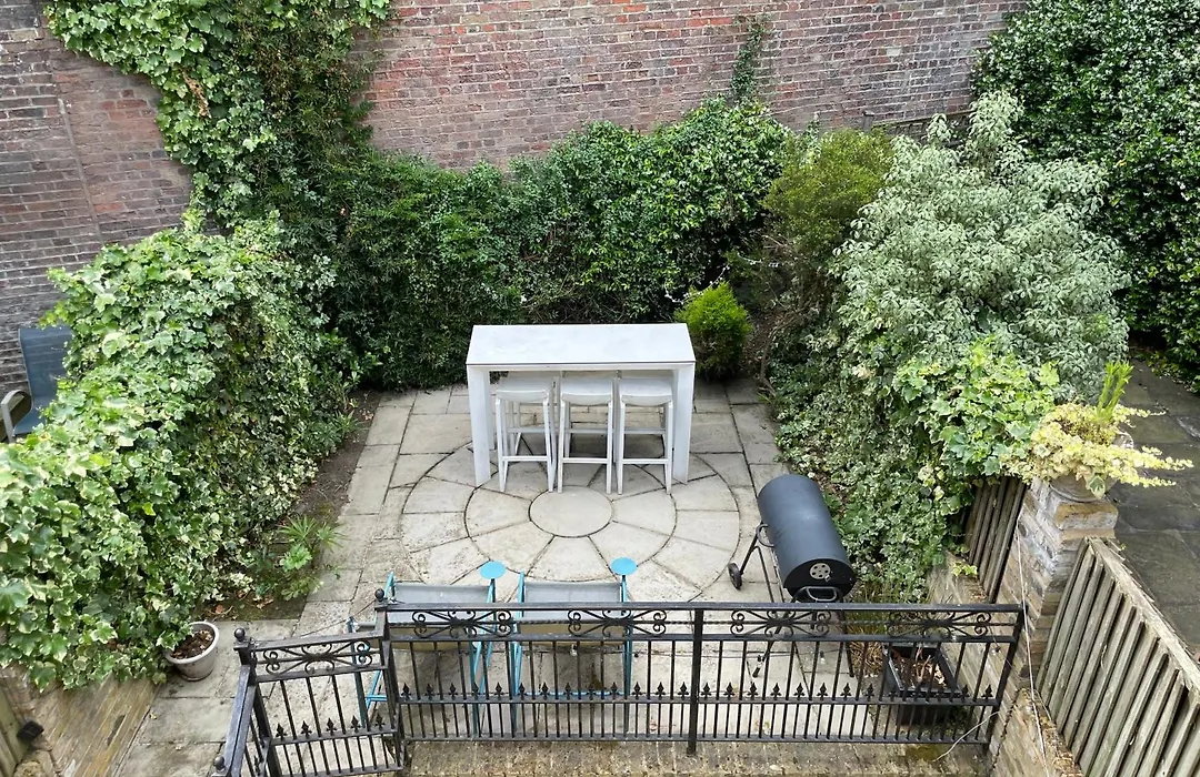 5 Bed House - Fancy - Sleep Up To 12 - Central-1