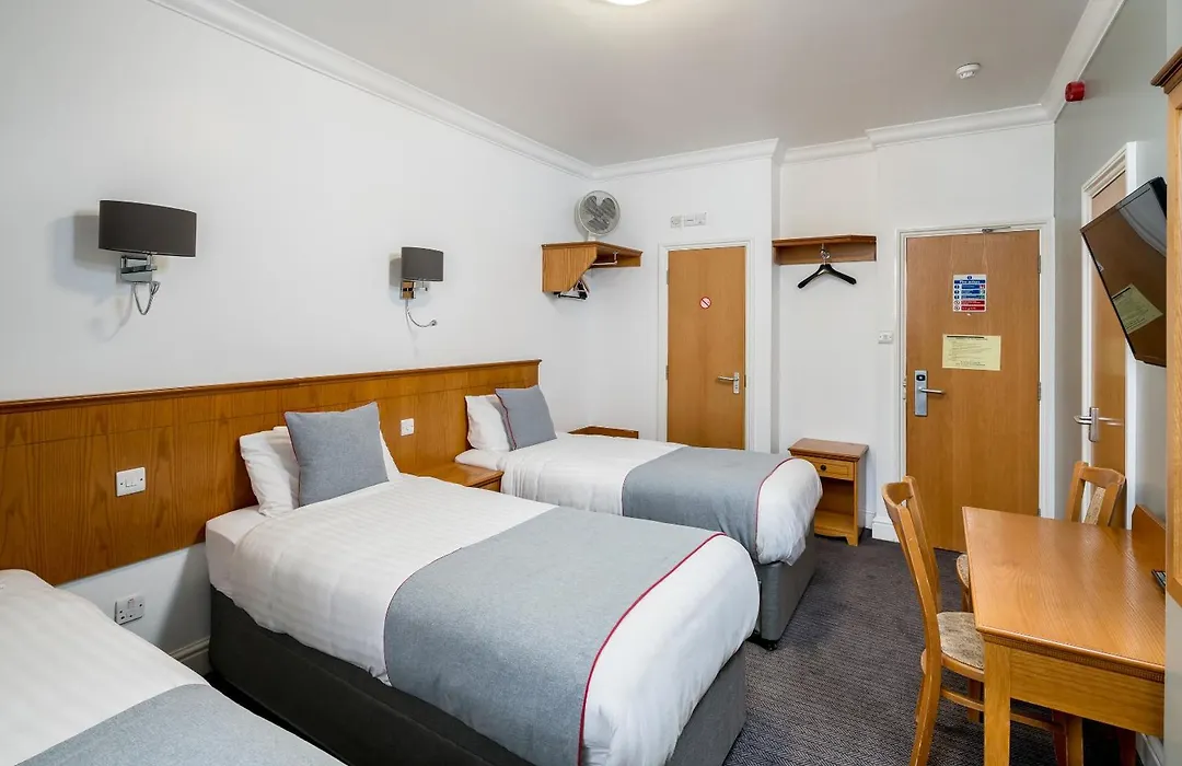 Oyo Townhouse New England, London Victoria-1