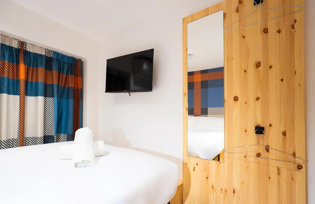 Easyhotel Paddington-1