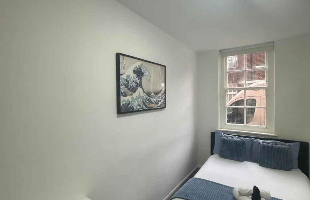 Small Cozy Private Bedroom Zone1-1