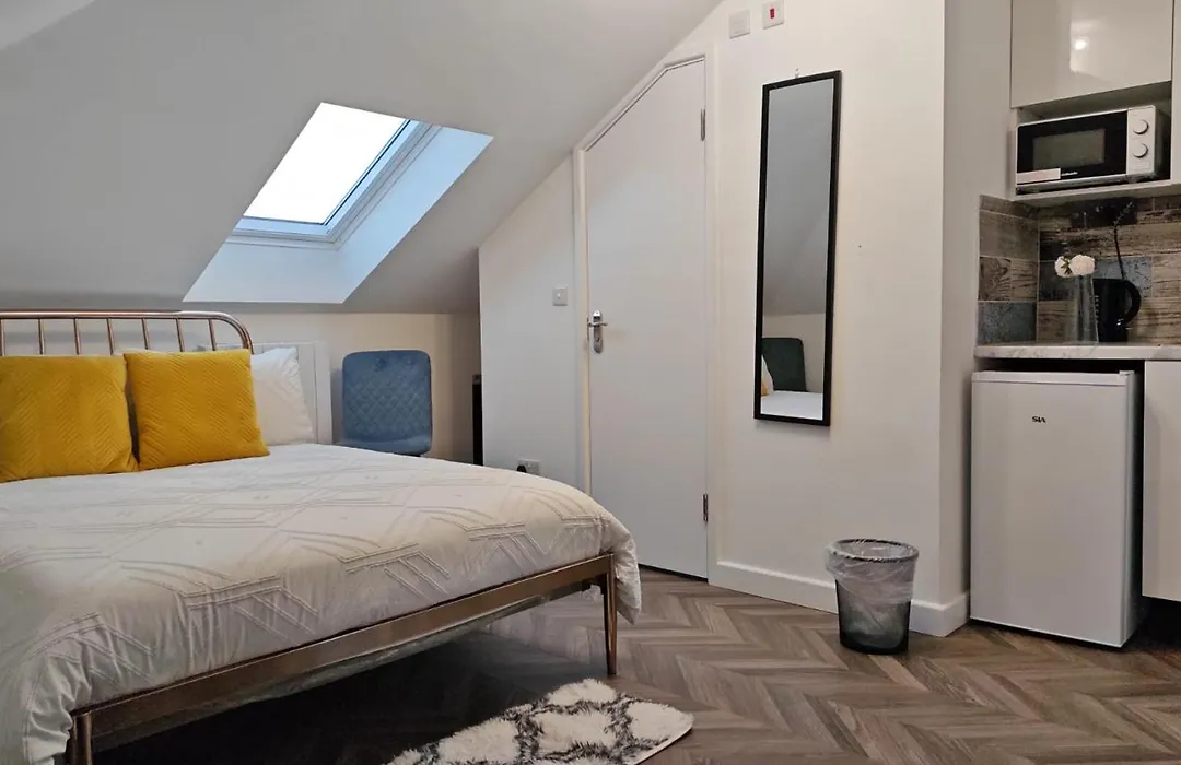 Dalston Luxe Studios, 10 Minutes Away From Liverpool Train Station-1