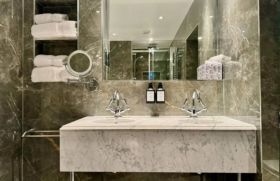 The Leonard Hotel-1