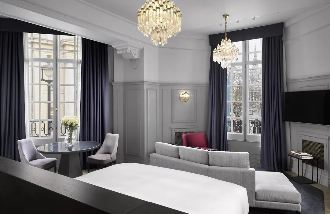 The Trafalgar St James London Curio Collection By Hilton-1