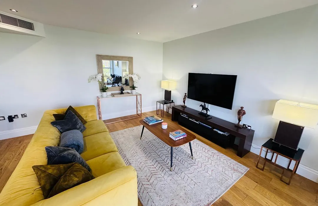 Thames View Apartment, Imperial Wharf-1