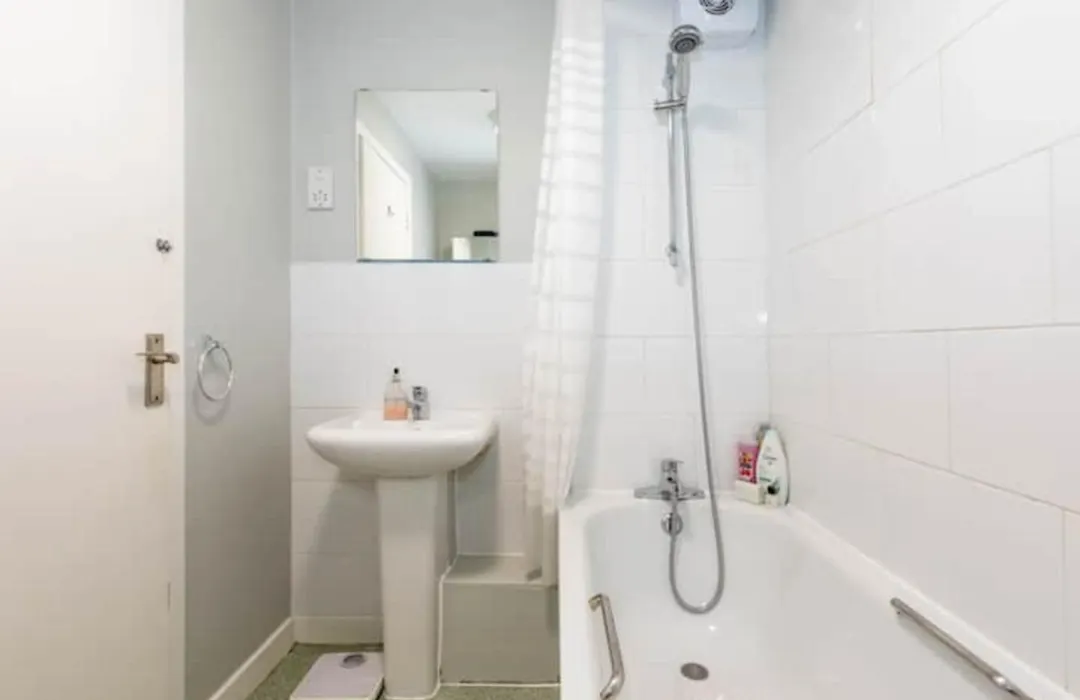 Charming Peaceful 2 Bedroom With Parking And Garden-1