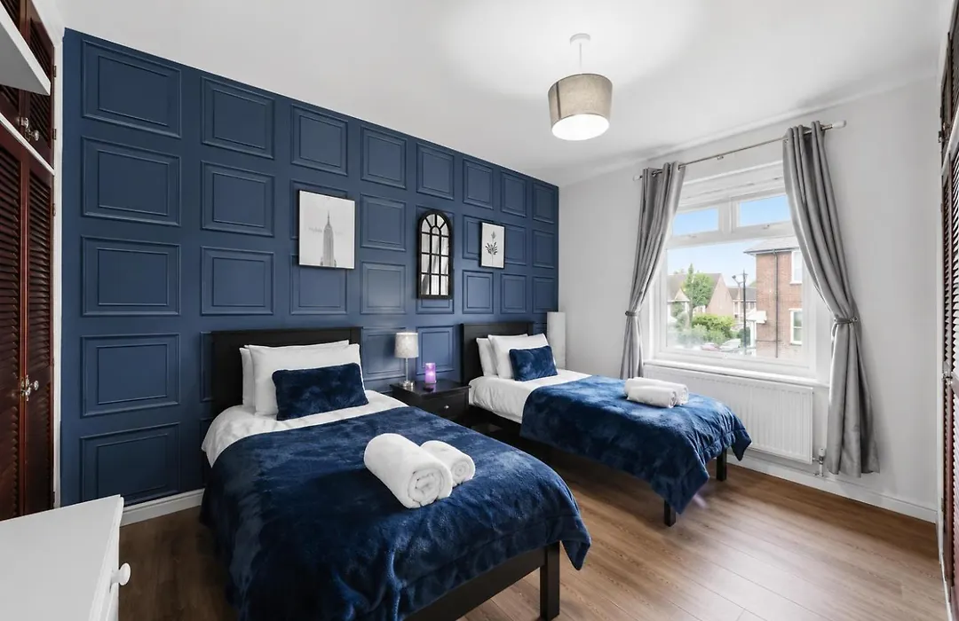 Modern Serviced Accommodation Norbury-1