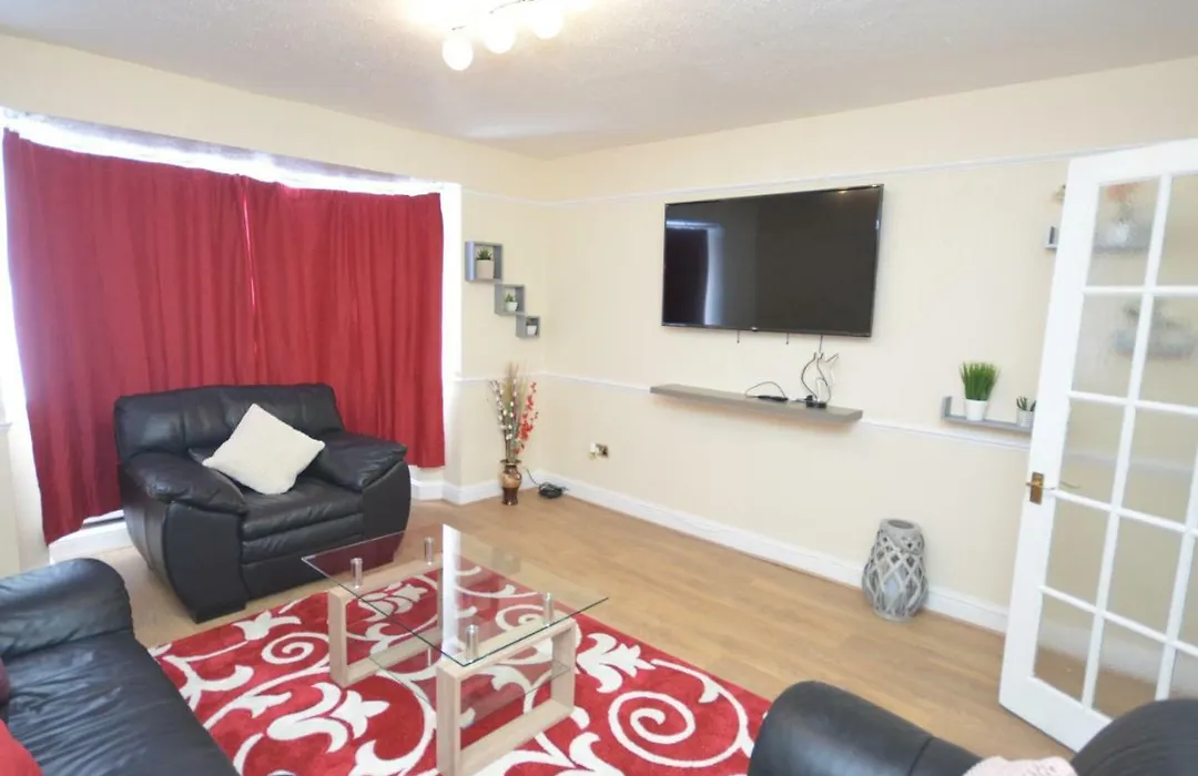 Four Bedroom Townhouse 12 Minutes Walk To Excel Exhibition Centre-1