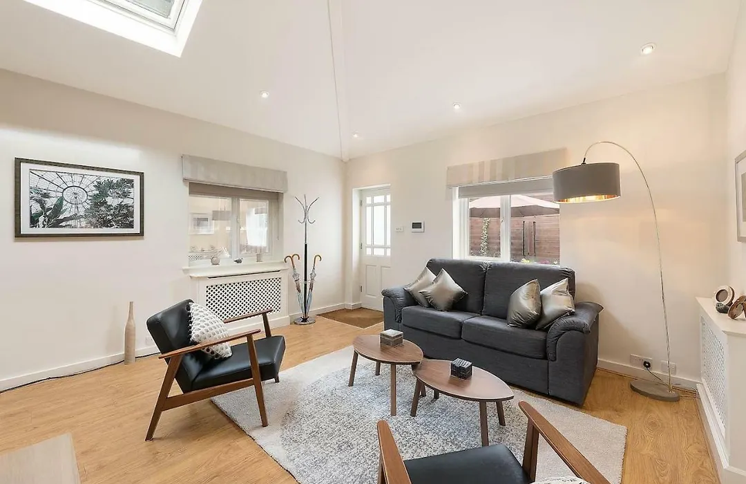 Kew Gardens House | Thames, Richmond Park & Private Garden-1