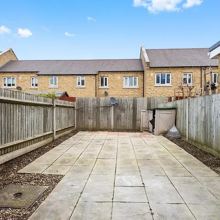 Super 2 Bedroom House Near Canary Wharf, O2 Arena & London Excel For 5 People-2
