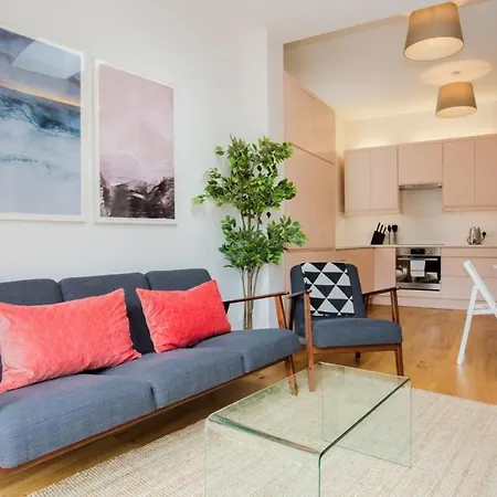 Stylish & Modern 3 Bed Flat In Nw London With Garden-2