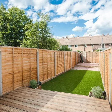 Stylish & Modern 3 Bed Flat In Nw London With Garden-3