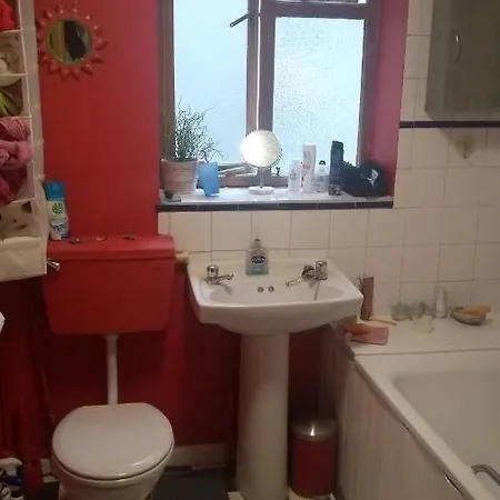 Homey, Warm & Welcoming Room.-2