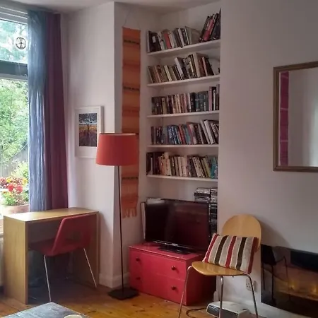 Homey, Warm & Welcoming Room.-3