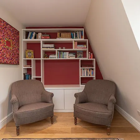 Stylish Mews House With Parking-3