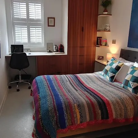 Comfortable Room With Ensuite-2