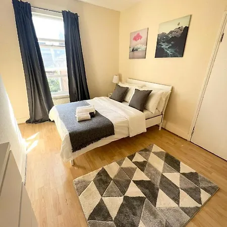 Amazing New House In London-2