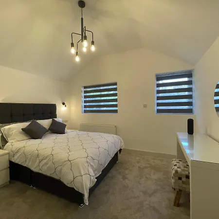 Star London Finchley Road 3-Bed Oasis With Garden-2