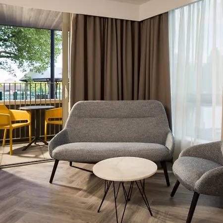 Roomzzz London Stratford-2