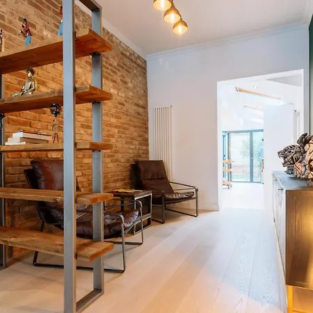 Luxury And Bright Bedrooms In Queens Park-2