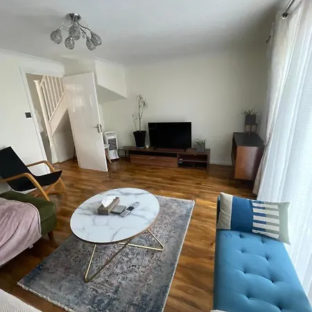 Stunning 3 Bedroom Family House In London, Private Parking And Garden, With Great Transport Links To Central London, The Excel Centre, Canary Wharf, The O2!-3