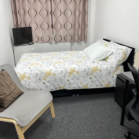 Mj Serviced Apartment London- X Large Double Room For 3 Guest -Skyline View-Close To Wembly-2