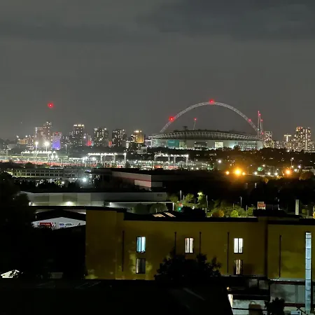 Mj Serviced Apartment London- X Large Double Room For 3 Guest -Skyline View-Close To Wembly-3