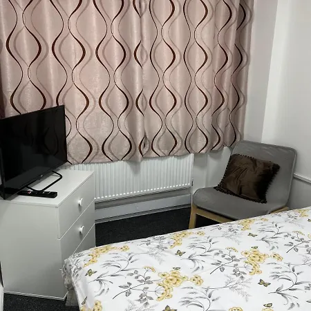 Lovely Double Room In Serviced Apartment - London-2