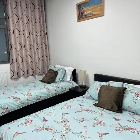 Mj - Entire Serviced Apartment For 6 Guests - Next To Tube Station Skyline View - London-2