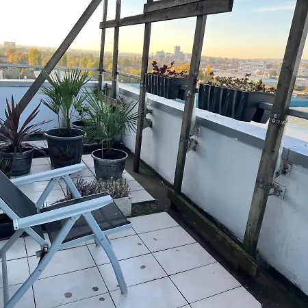 Entire Ensuite Room With Double Bed & Attached Large Balcony - Sky Garden-3