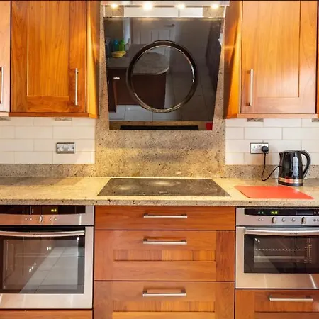 Cosy & Modern Double Bedroom In Central London-3