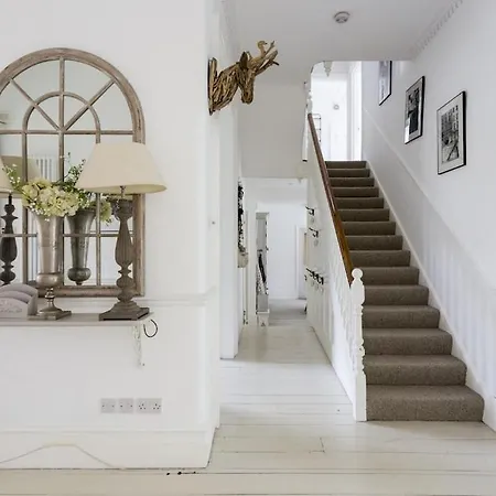 Luxury London Eight Bedroom Detached House In Streatham South West London-3