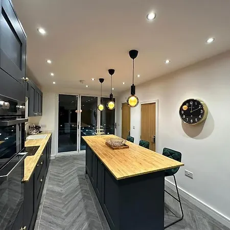 Luxury Entire House In Greenwich-3