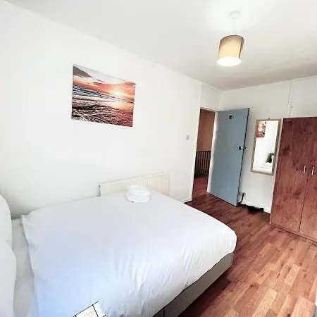 Stepney Green 17 Double Bedrooms-3