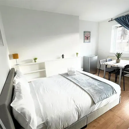 Stepney Green 17 Double Bedrooms-2