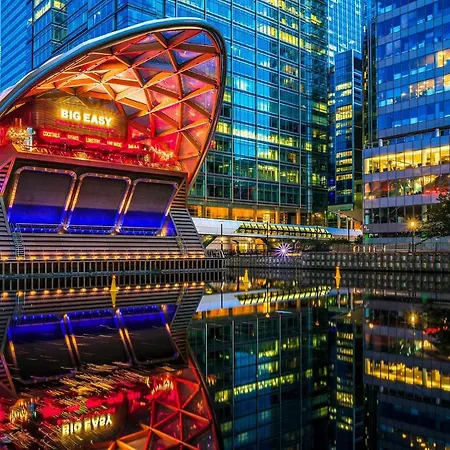 Studio Apartment Canary Wharf, London-3
