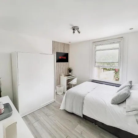 Modern Room In Centrally Located Apartment - Room 4-3