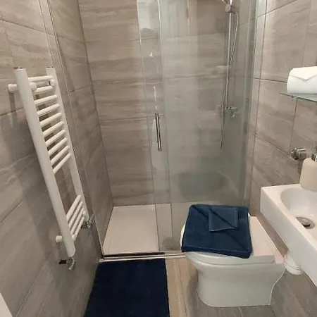Double En-Suite Room Available In 3 Bed Apt-2