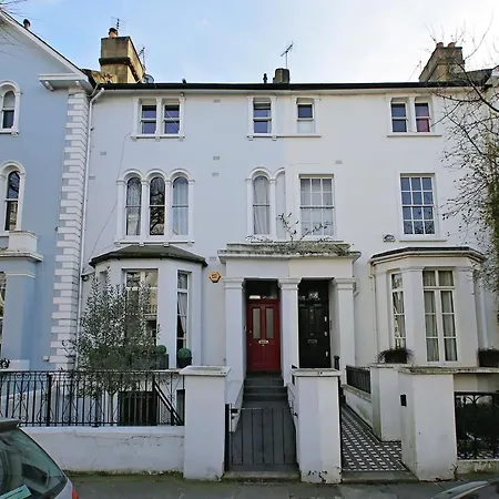 2 Bed Garden Apartment In Notting Hill-3