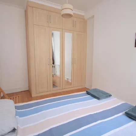 Great Flat Located In Trendy Soho-3