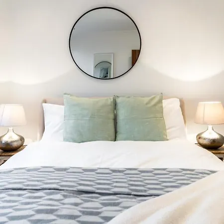 Rebel 2 Bedroom Flat Kensington-3