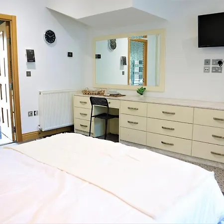 Rooms Close To Central London-3