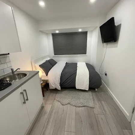 Guest Room-Studio, Woolwich-2