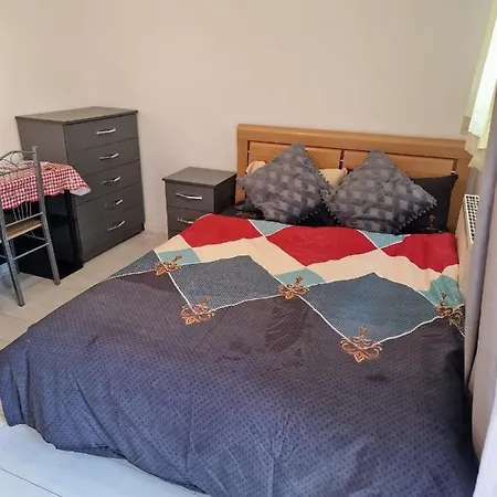 En-Suit Room Next To Westfield Stratford-3