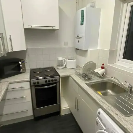 Double And Single Bedrooms In London Flat-2