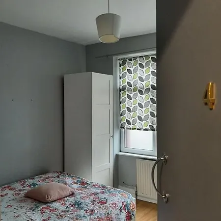 Cheerful Double Bedroom 4-2