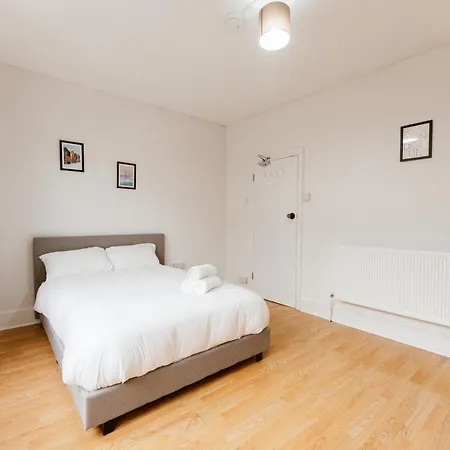 Great Rooms In Plaistow-3