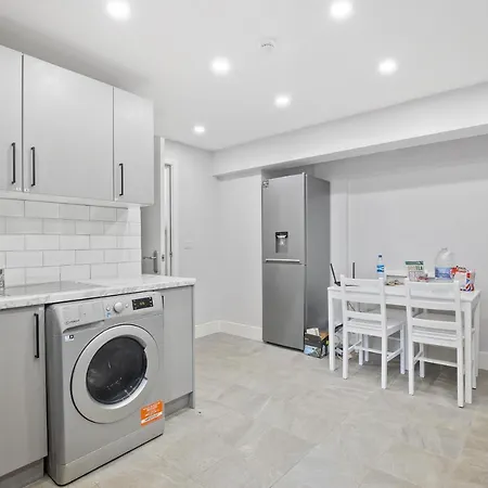 Luxury Hackney Suites-3