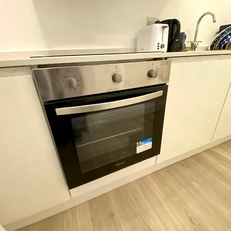 Cozy Modern Studio 3 With Free Parking-3